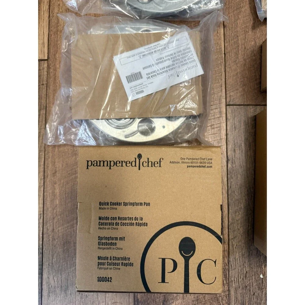 Pampered Chef Quick Cooker NEW Accessories Lot Fluted springform ceramic‎ pans